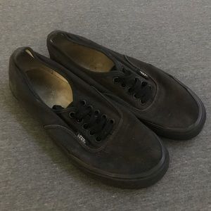CLASSIC ALL BLACK VANS